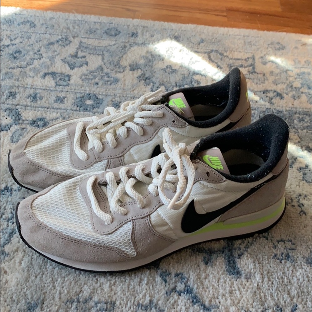 Nike Tennis Shoes